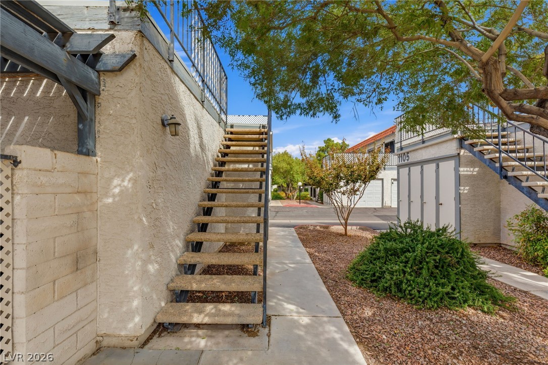 1101 Willow Tree Drive D Property Photo 3