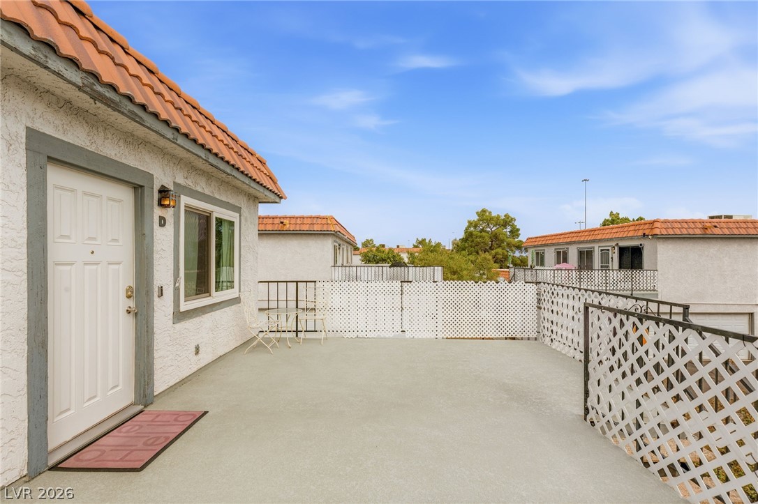 1101 Willow Tree Drive D Property Photo 6