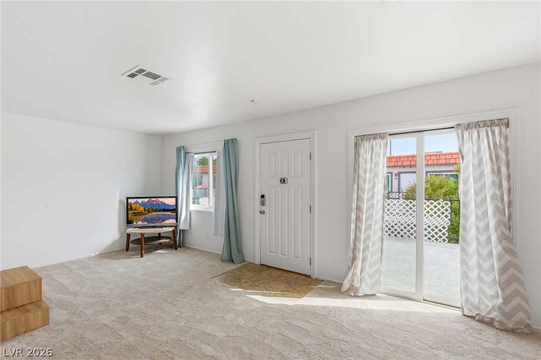 1101 Willow Tree Drive D Property Photo 12
