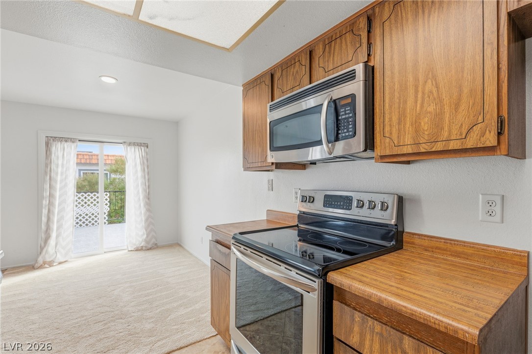 1101 Willow Tree Drive D Property Photo 17