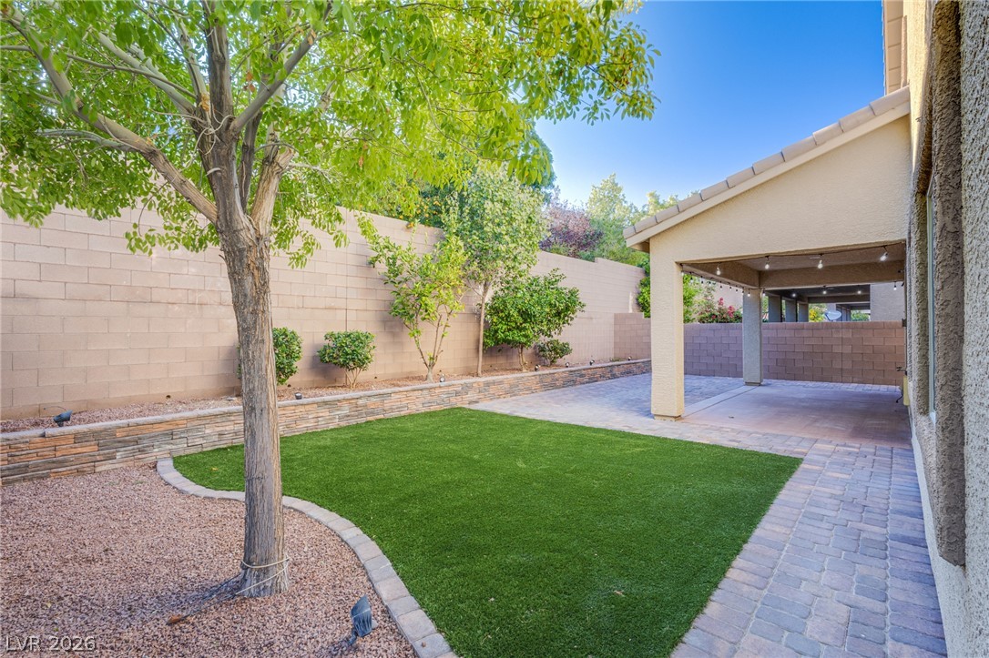 8121 Crushed Velvet Place Property Photo 2