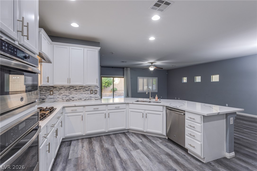 8121 Crushed Velvet Place Property Photo 11