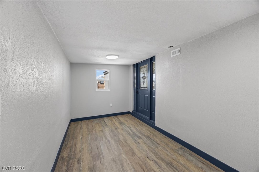 1751 East Meadow Avenue Property Photo 9