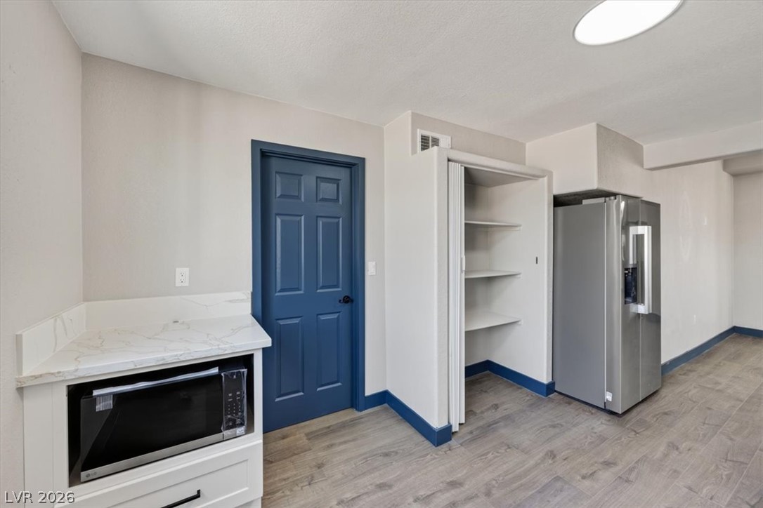 1751 East Meadow Avenue Property Photo 17
