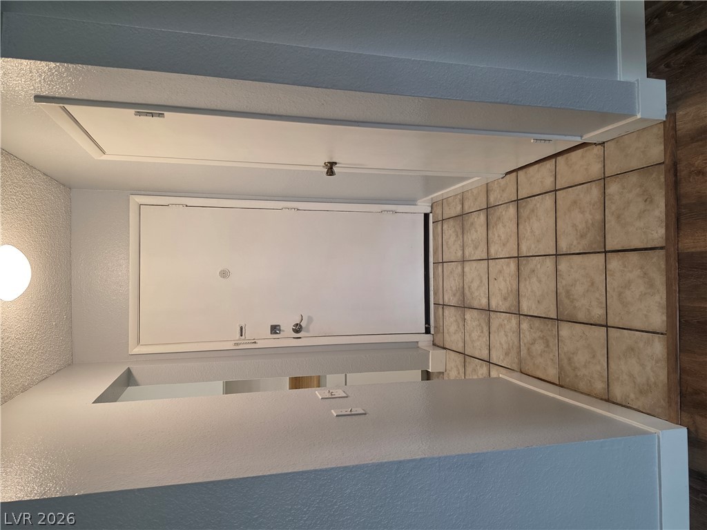 1729 Jupiter Court B Property Photo 9