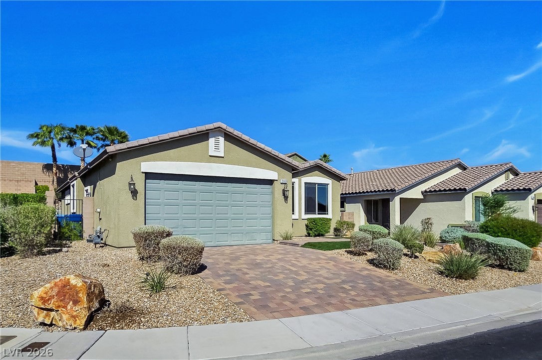 2110 Hunt Woods Court Property Photo 4