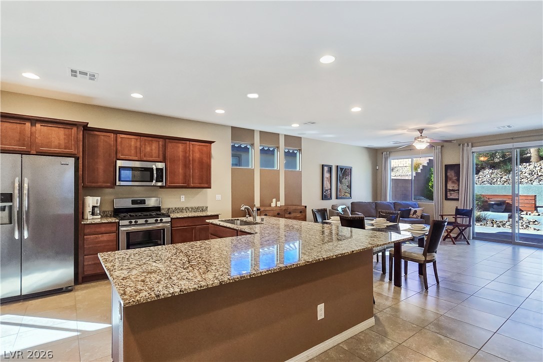2110 Hunt Woods Court Property Photo 8