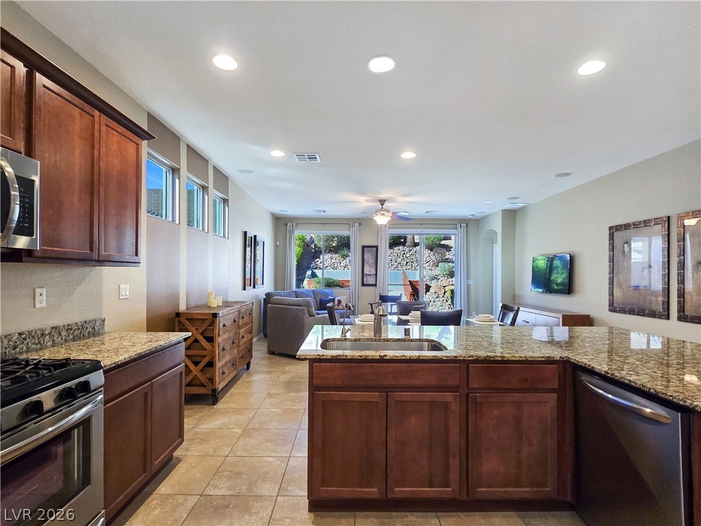 2110 Hunt Woods Court Property Photo 11