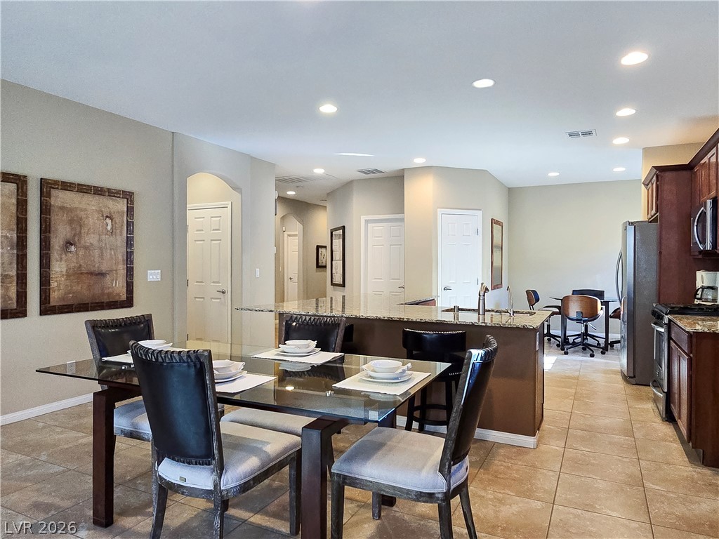 2110 Hunt Woods Court Property Photo 17