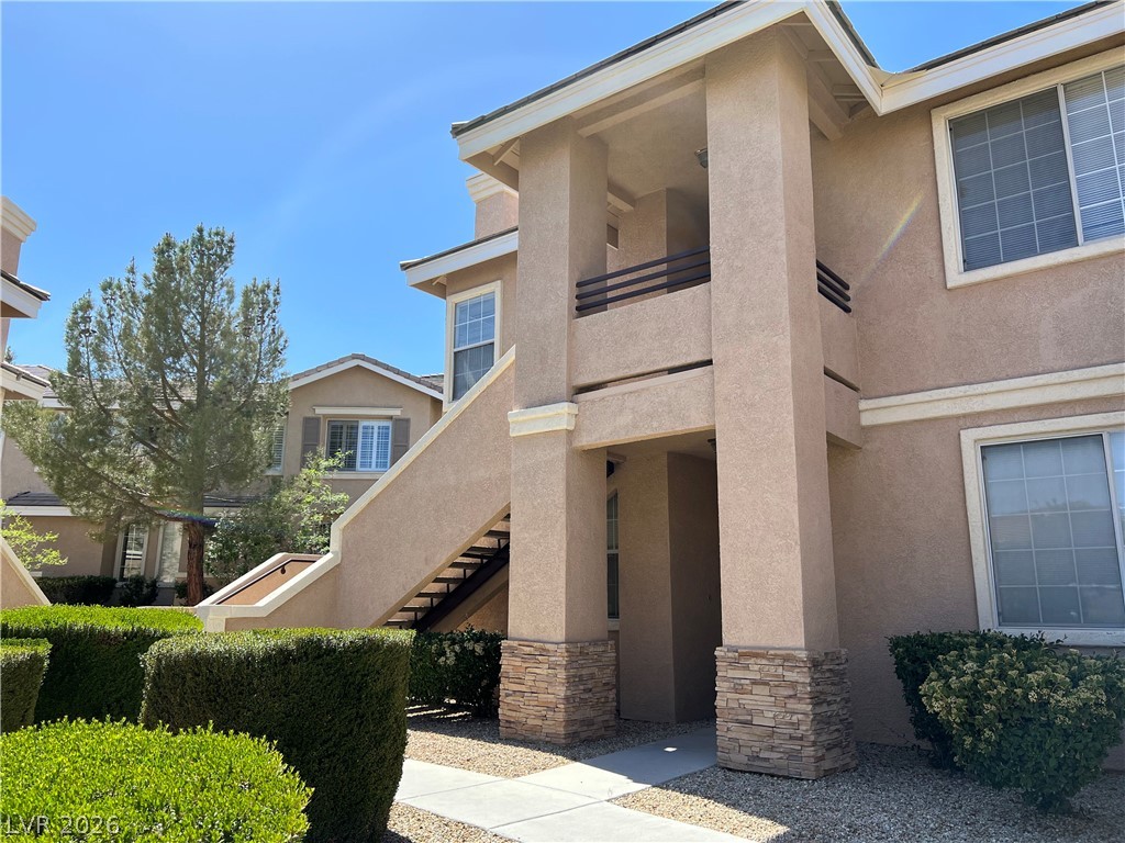 9901 Trailwood Drive 2085 Property Photo 1