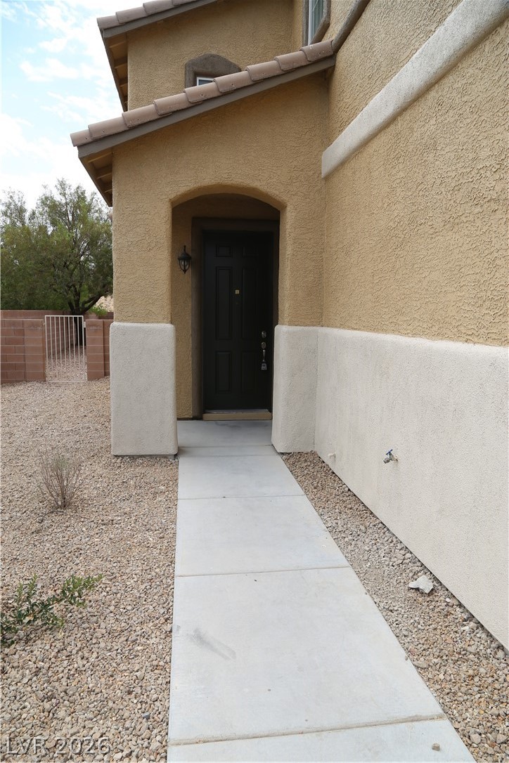 5027 Echo Shire Avenue Property Photo 3