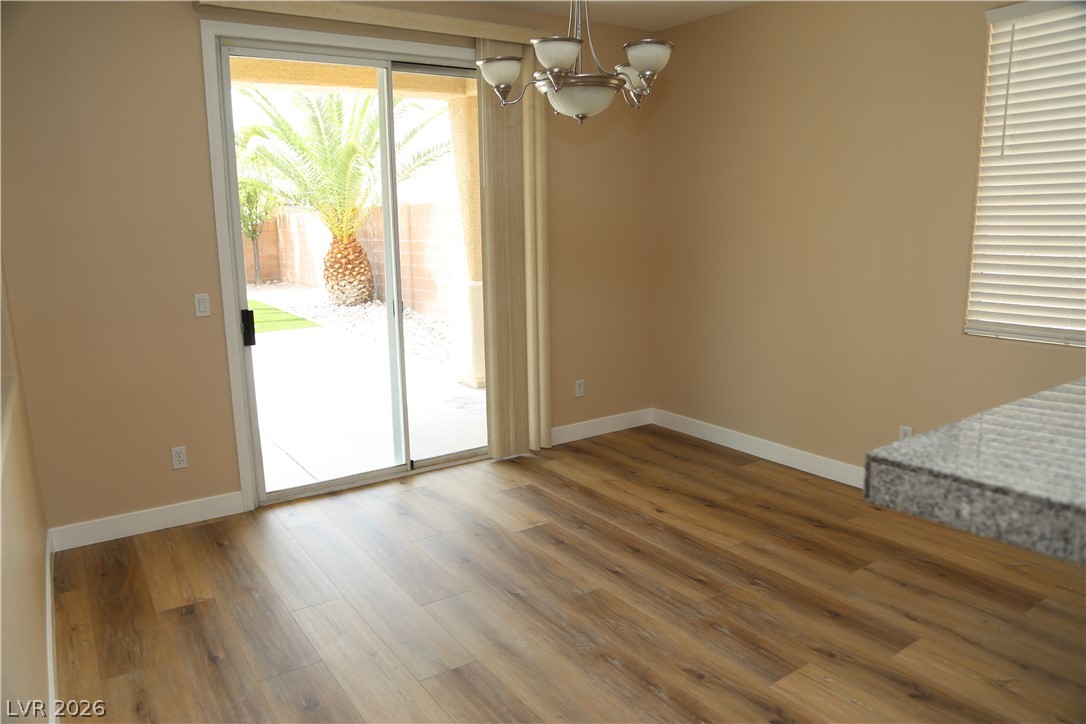 5027 Echo Shire Avenue Property Photo 8