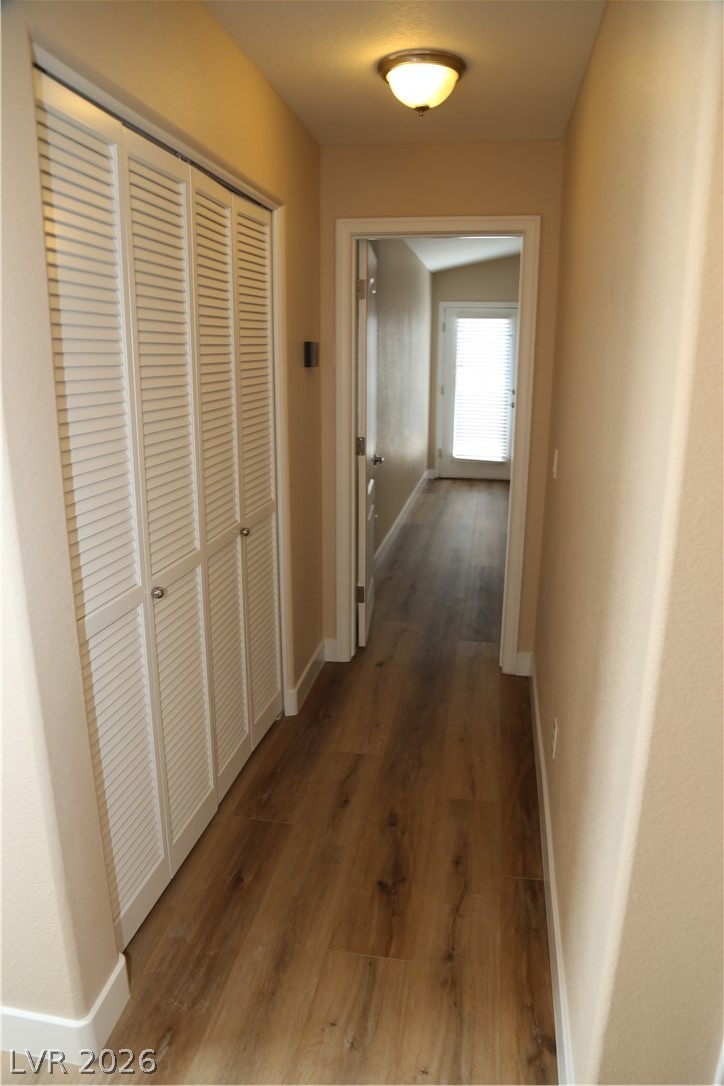 5027 Echo Shire Avenue Property Photo 16