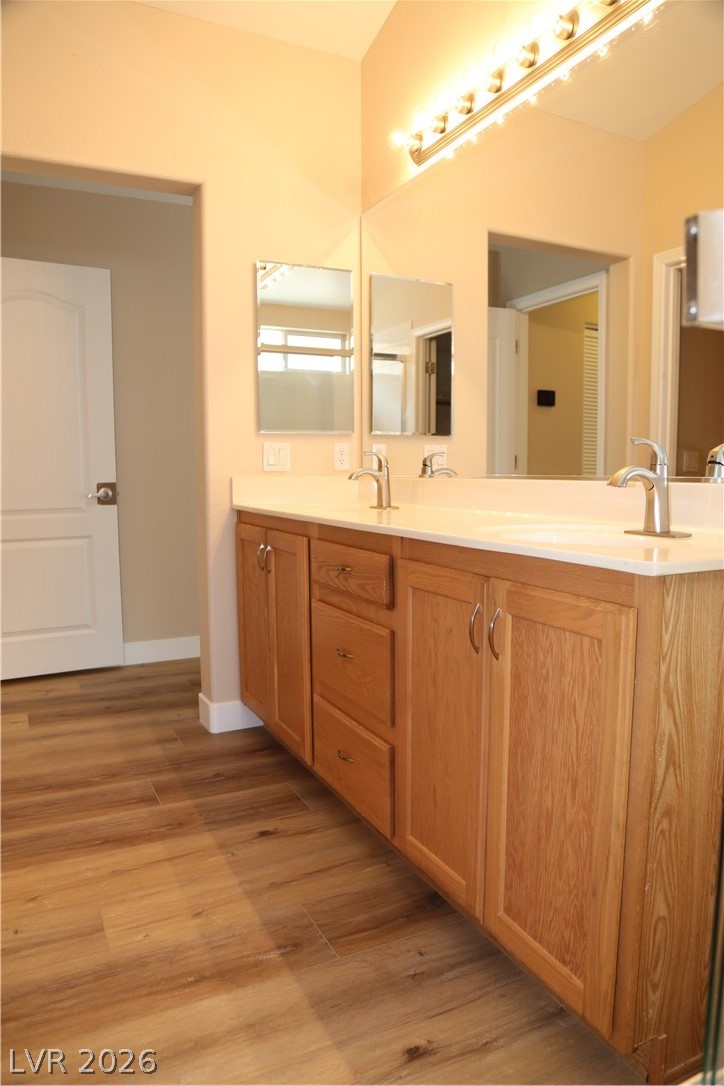 5027 Echo Shire Avenue Property Photo 19