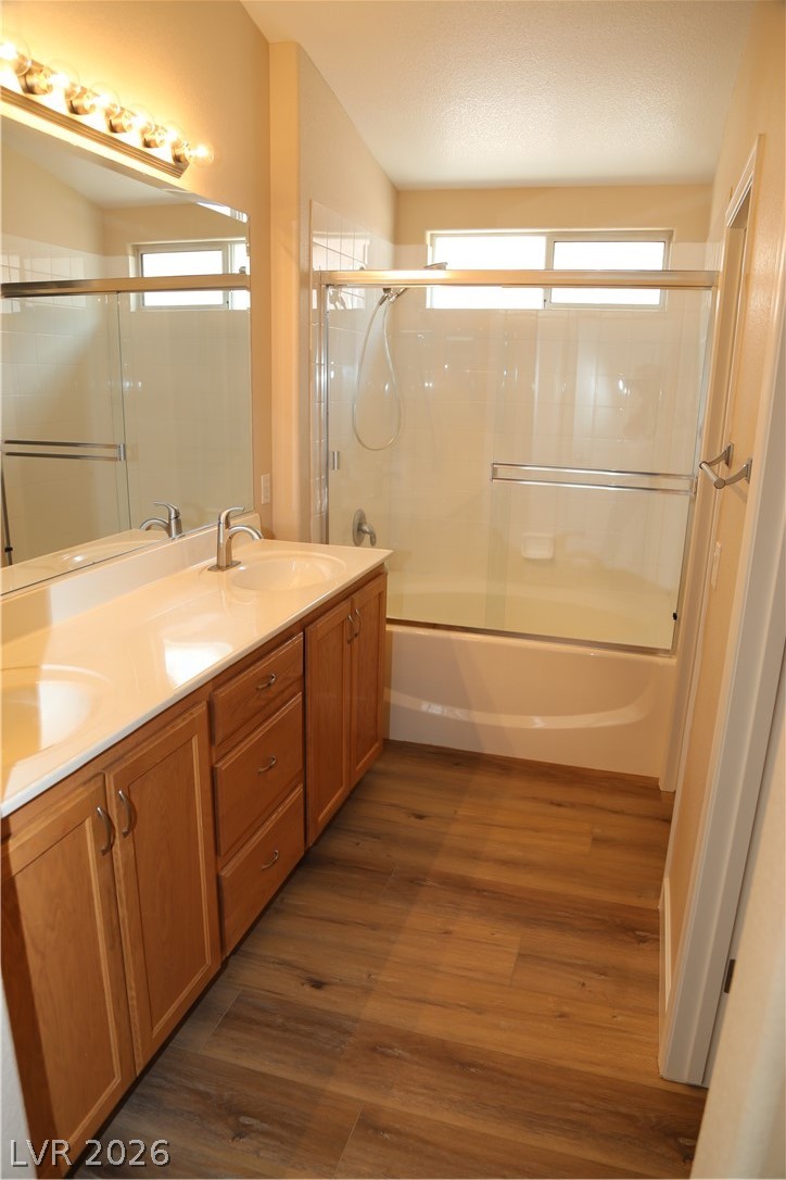 5027 Echo Shire Avenue Property Photo 20