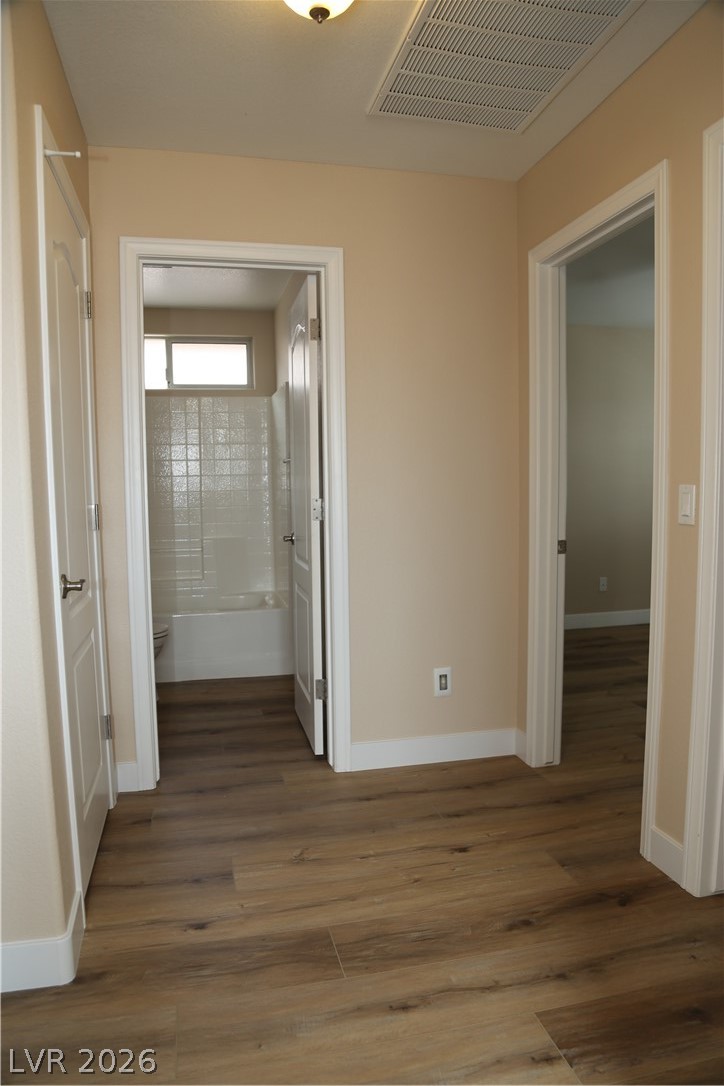 5027 Echo Shire Avenue Property Photo 26