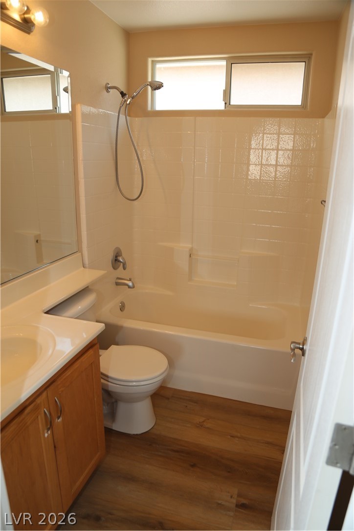 5027 Echo Shire Avenue Property Photo 29