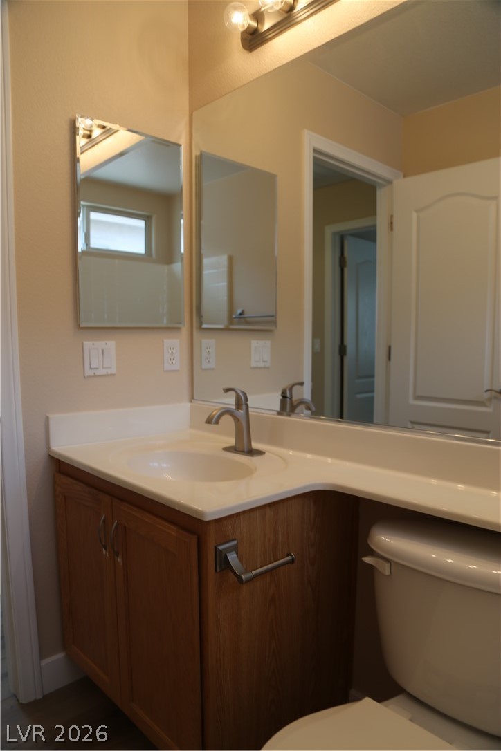 5027 Echo Shire Avenue Property Photo 30