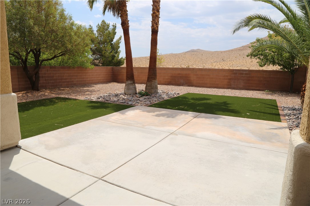 5027 Echo Shire Avenue Property Photo 31