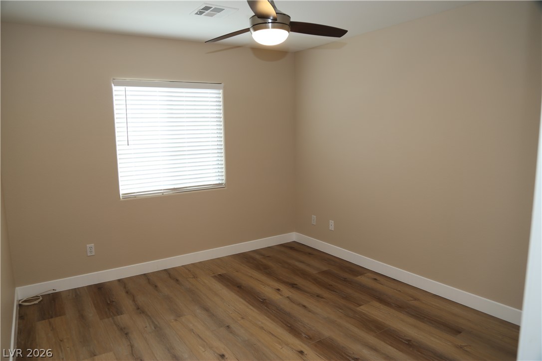 5027 Echo Shire Avenue Property Photo 35