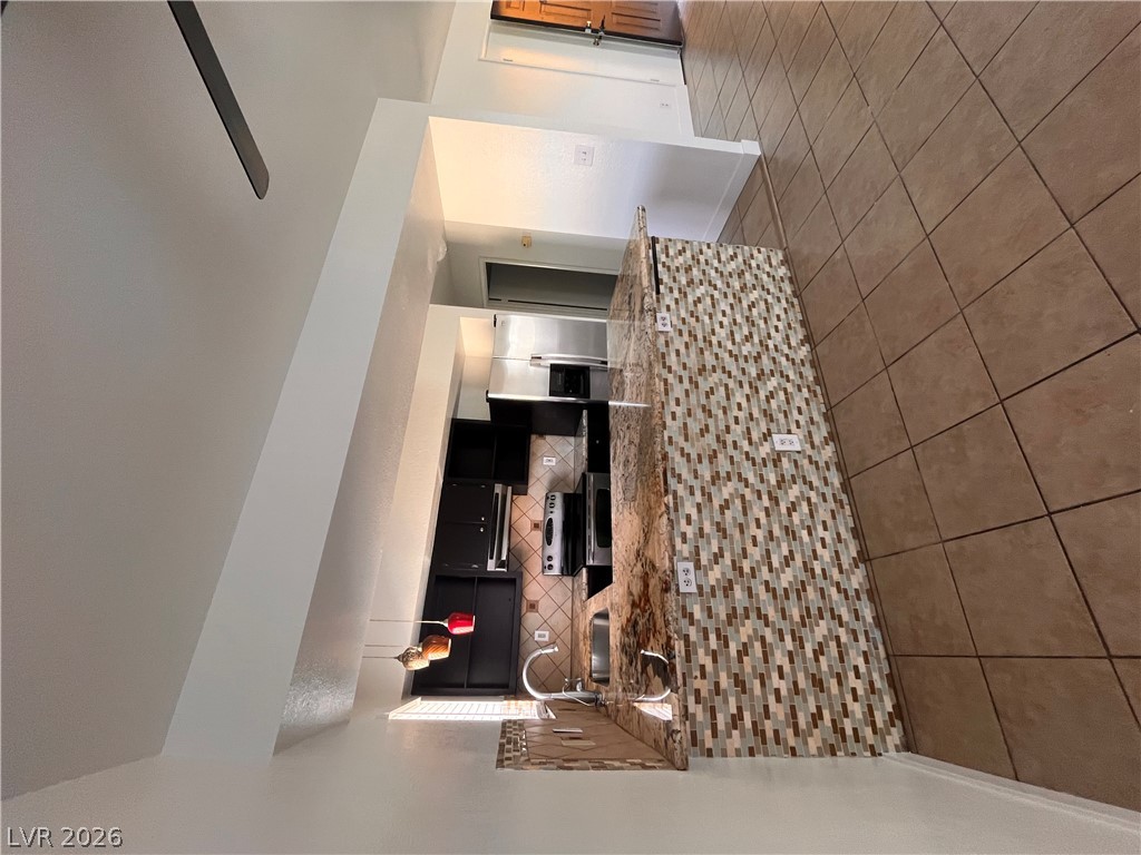 6233 Ilanos Lane C Property Photo 4