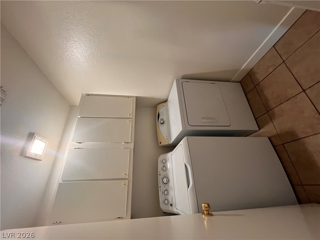 6233 Ilanos Lane C Property Photo 7