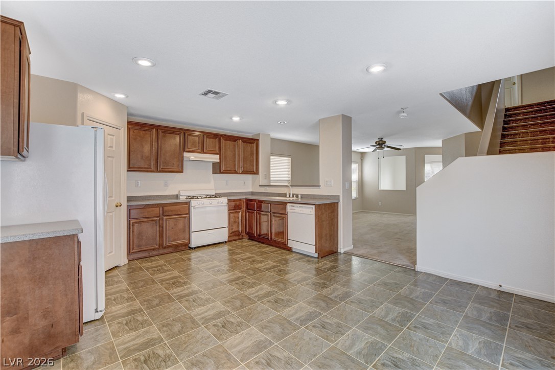 8950 Spring Peeper Avenue Property Photo 12