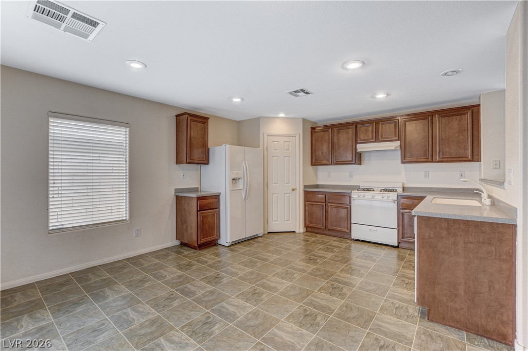 8950 Spring Peeper Avenue Property Photo 13