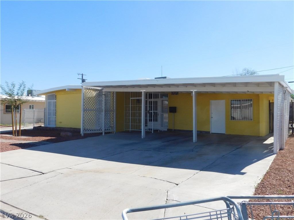 2737 East Taylor Avenue Property Photo 4