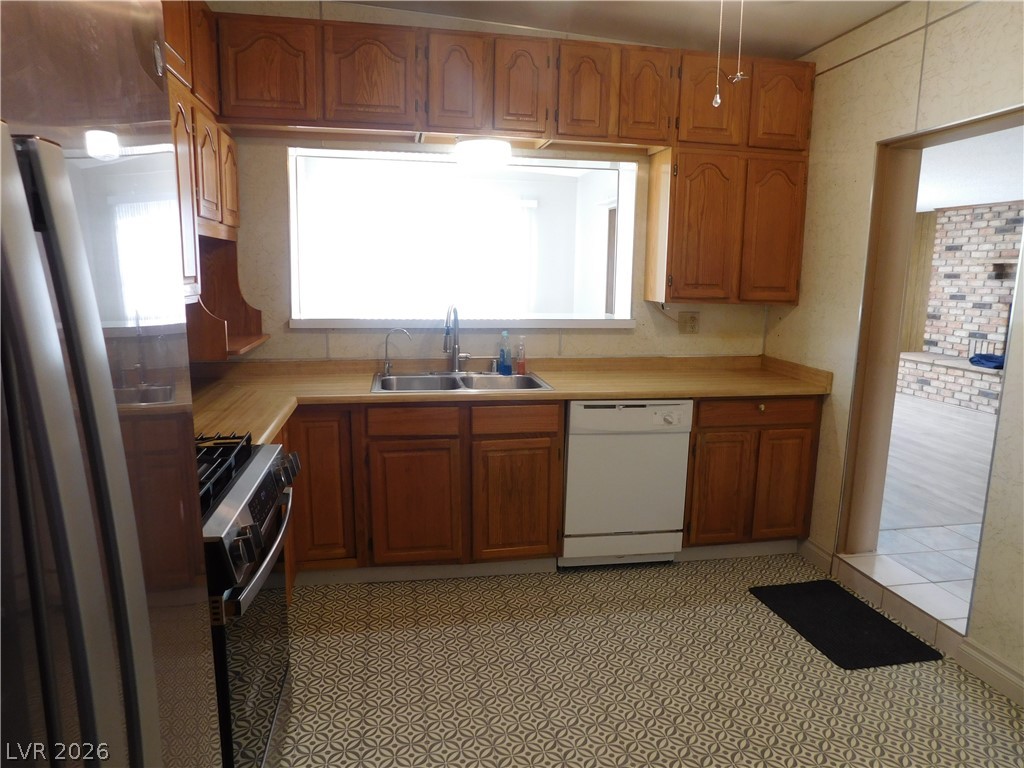 2737 East Taylor Avenue Property Photo 24