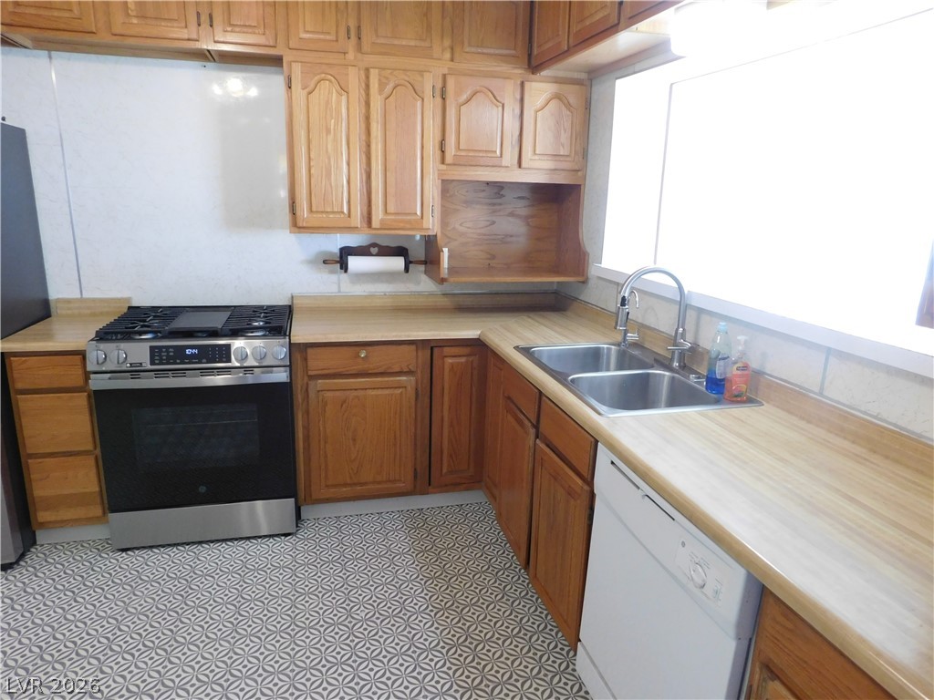 2737 East Taylor Avenue Property Photo 25