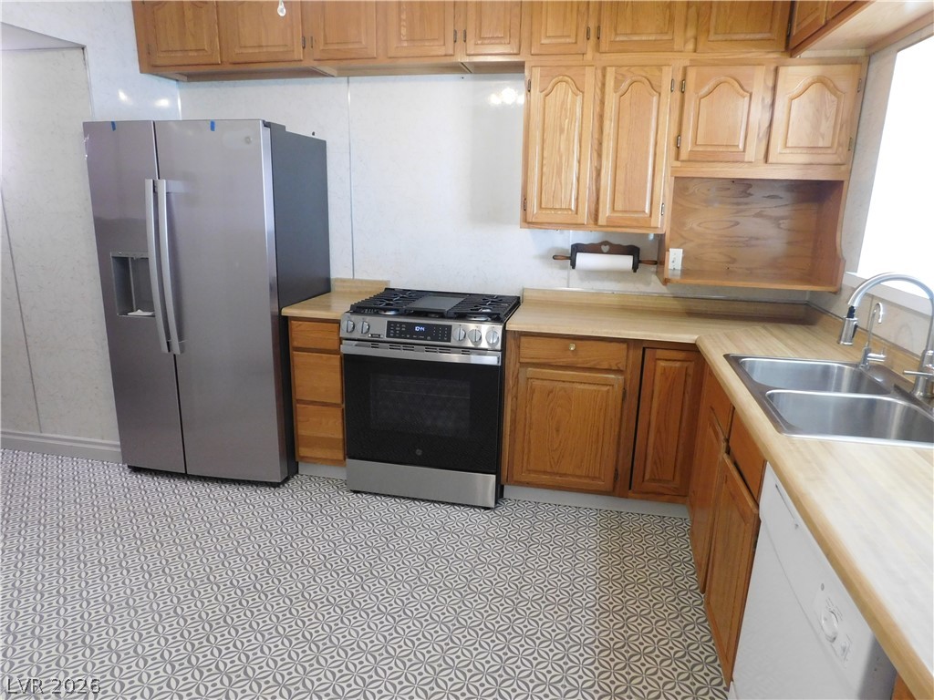 2737 East Taylor Avenue Property Photo 26