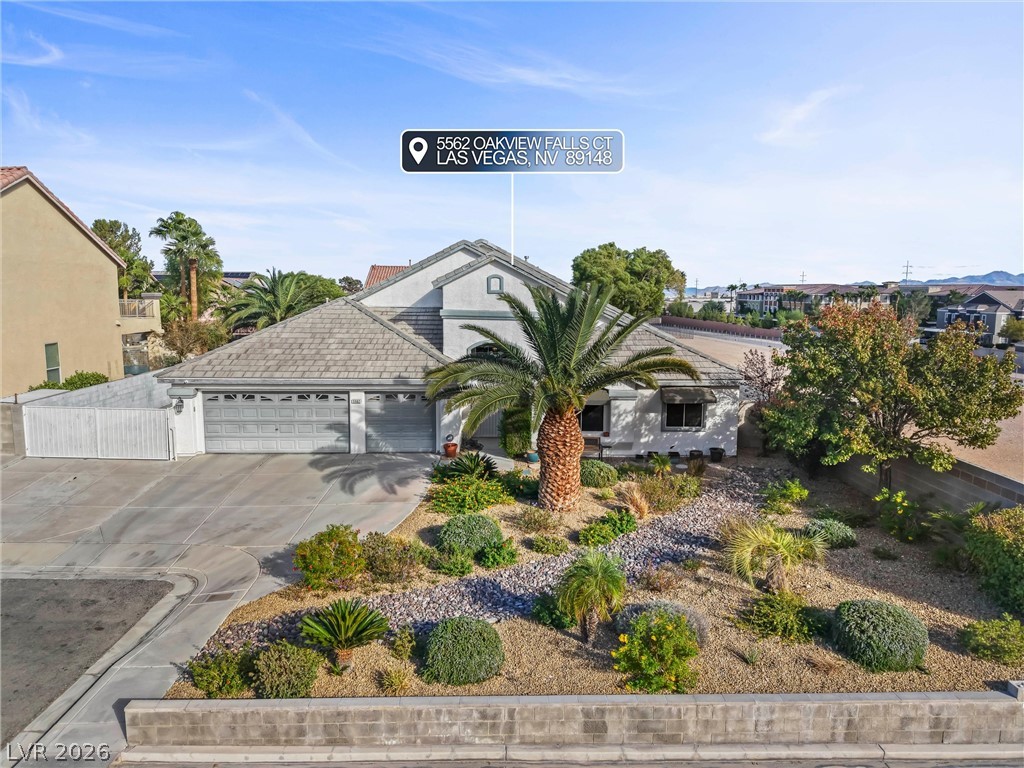 5562 Oakview Falls Court Property Photo 1