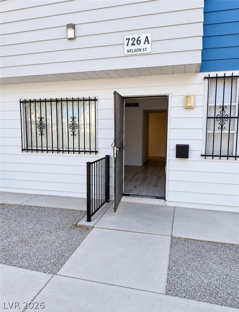 726 East Nelson Avenue A Property Photo 1