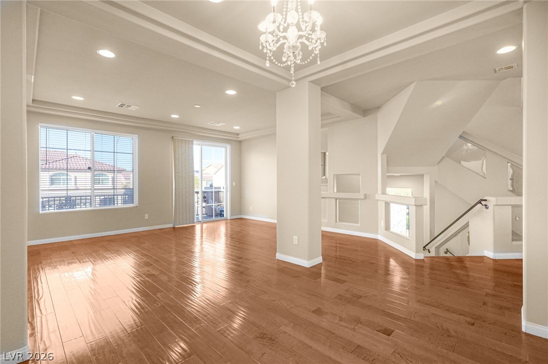 6005 Crown Palms Avenue Property Photo 3