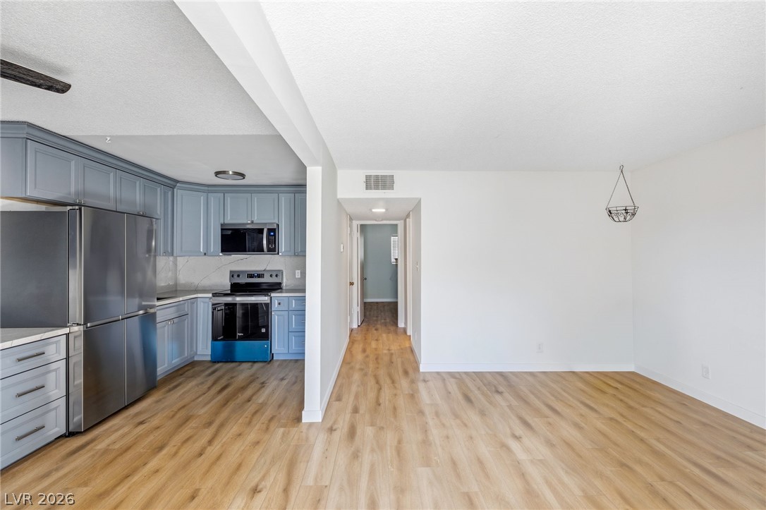 208 Orland Street 10 Property Photo 7