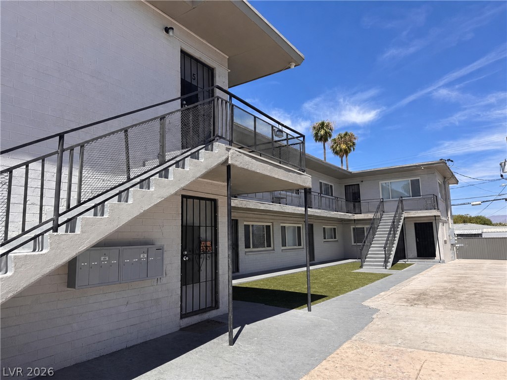 2213 Sunrise Avenue Property Photo 1