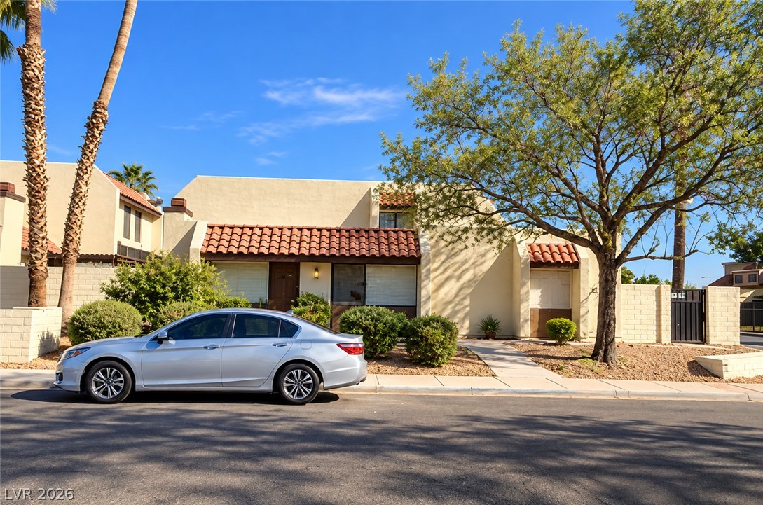 2200 Venus Avenue B Property Photo 1