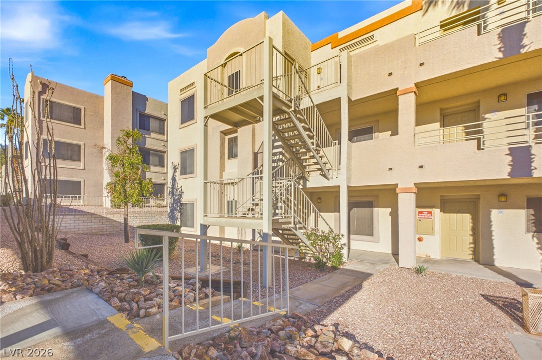 2028 Mesquite Lane 201 Property Photo 1