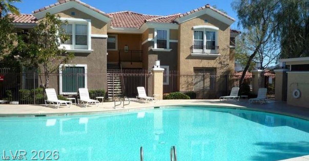 2325 Windmill Parkway 1813 Property Photo 5