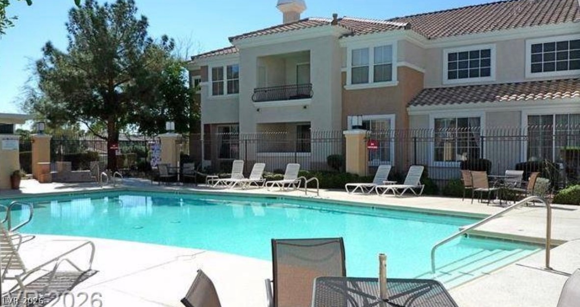 2325 Windmill Parkway 1813 Property Photo 6