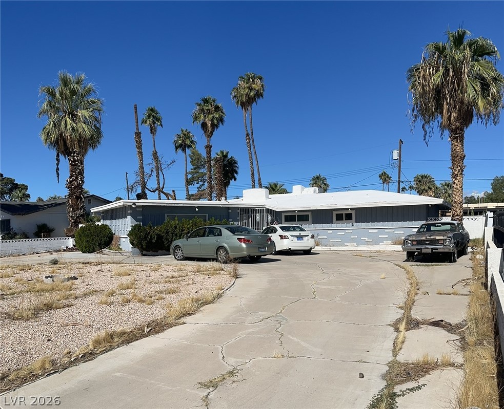 547 East Oakey Boulevard Property Photo 1
