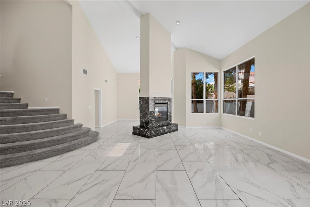 2071 Sutton Way Property Photo 5