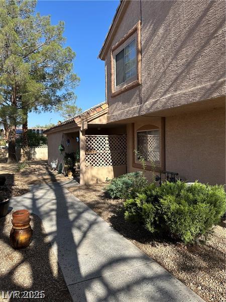 1600 North Torrey Pines Drive 101 Property Photo 1