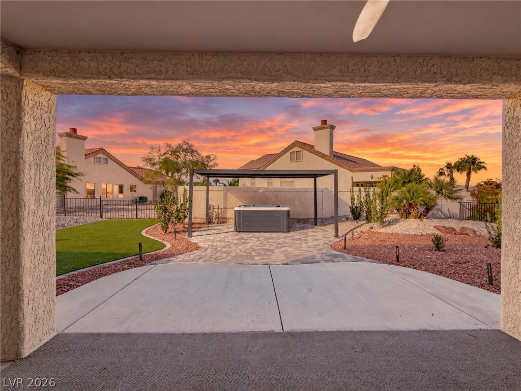 9208 Cactus Wood Drive Property Photo 24