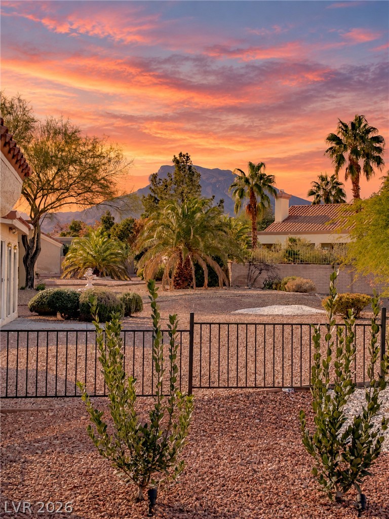 9208 Cactus Wood Drive Property Photo 27