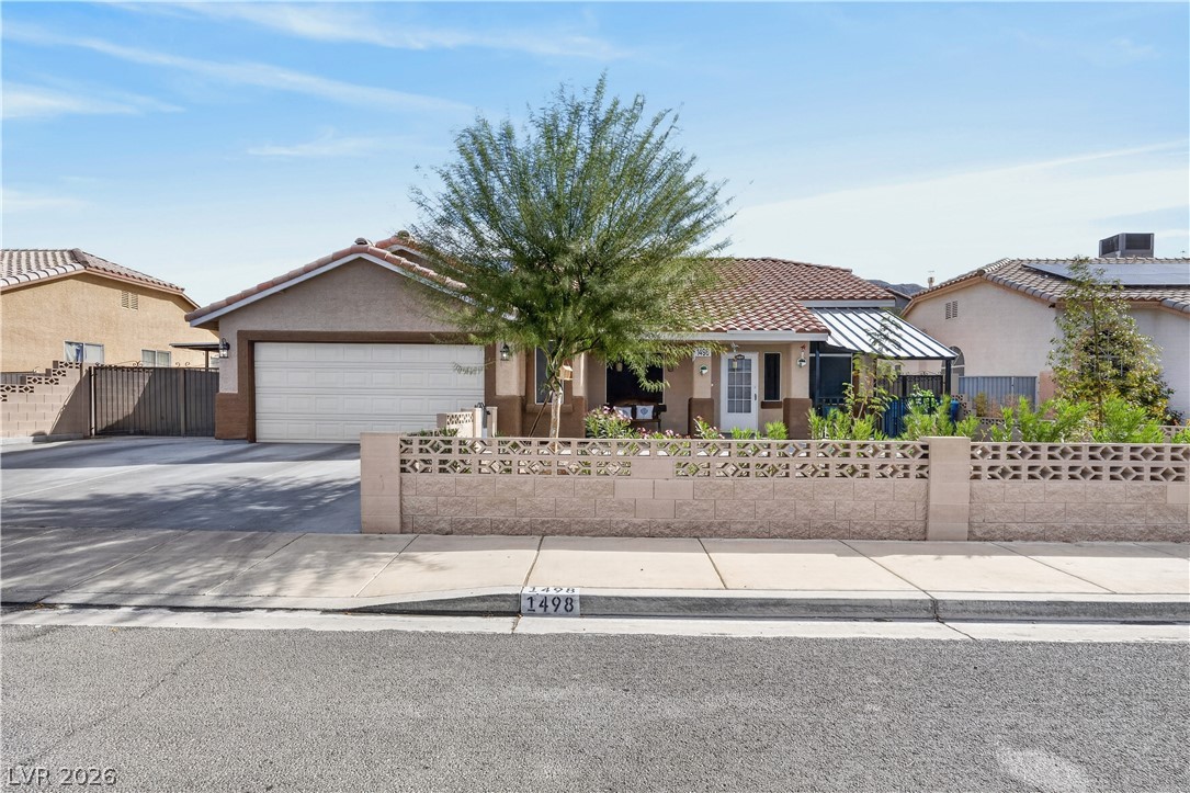 1498 Mount Hood Street Property Photo 1