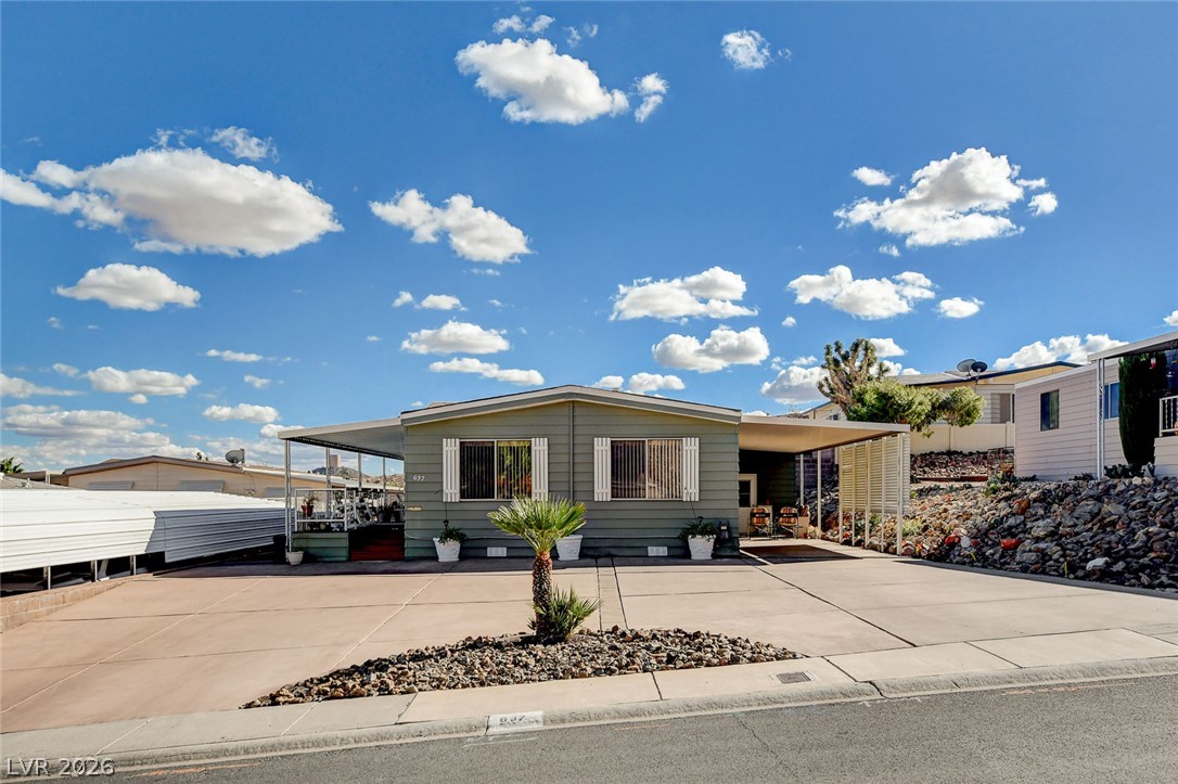 637 Mount Bona Way Property Photo 3