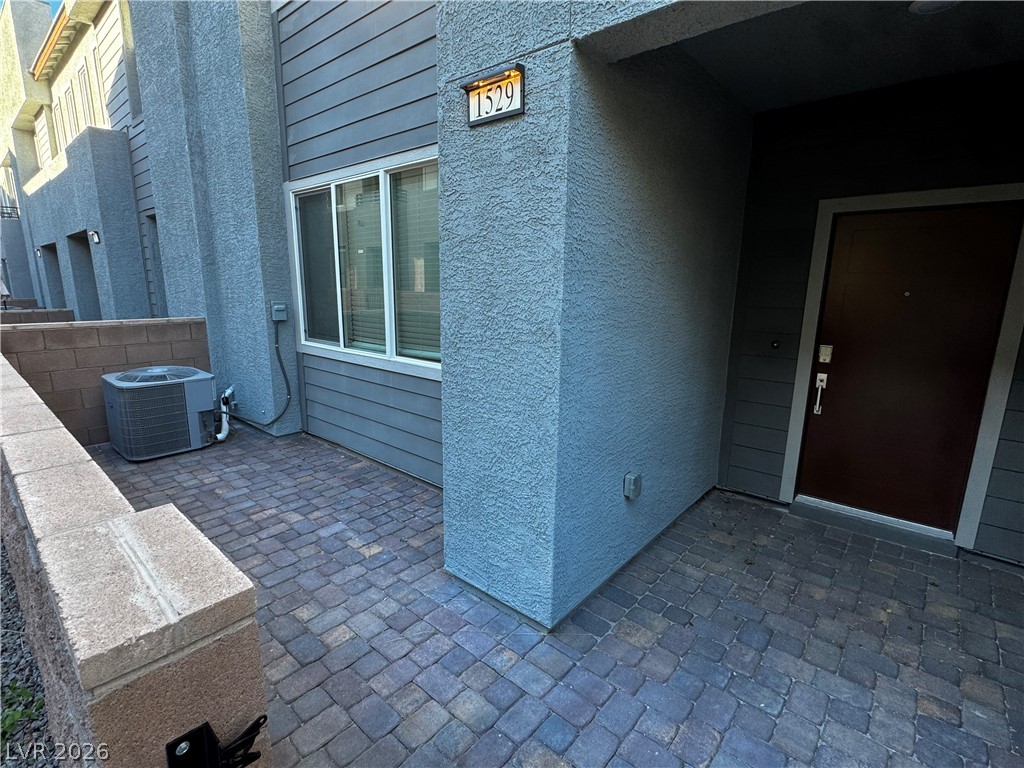 1529 Eva Crossing Place Property Photo 2