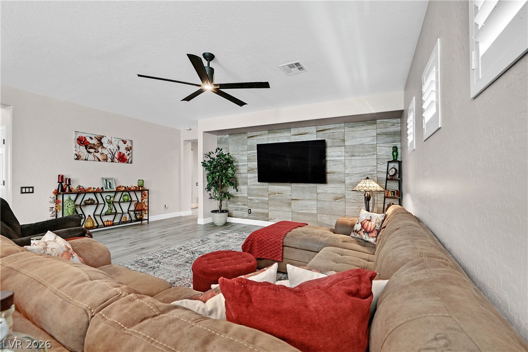 2683 Lochleven Way Property Photo 7